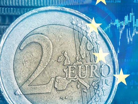 Zwei-Euro-Stück, EU-Sterne und Candlesticks
