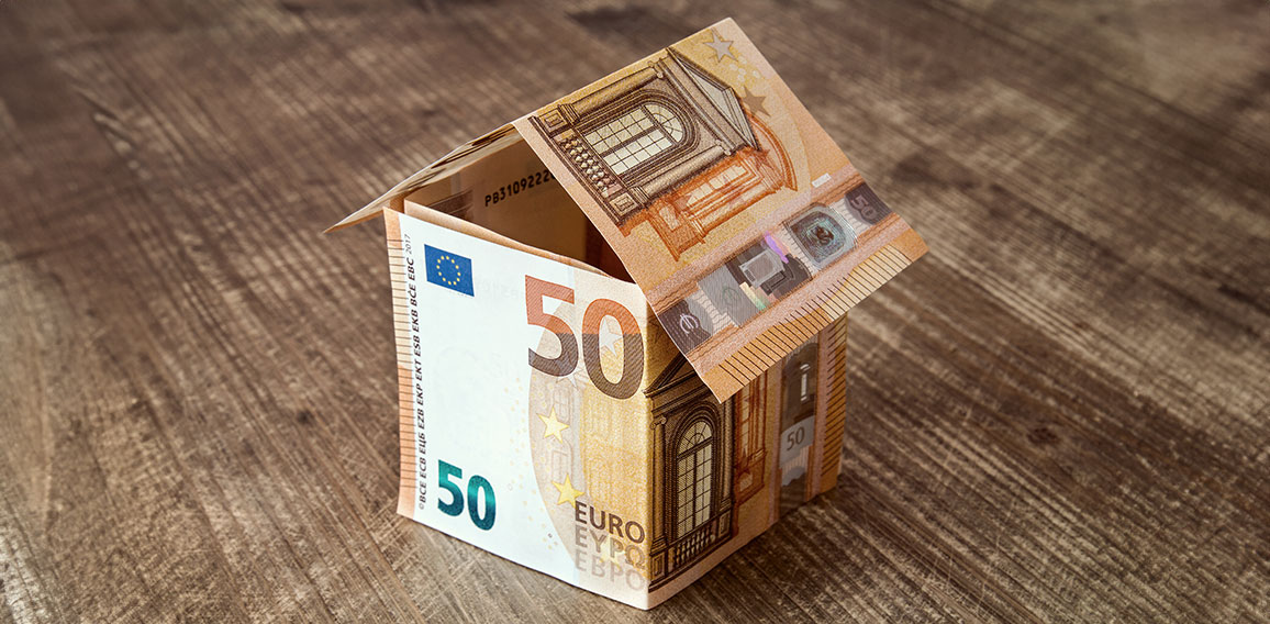 Haus aus Fünfzig-Euro-Scheinen