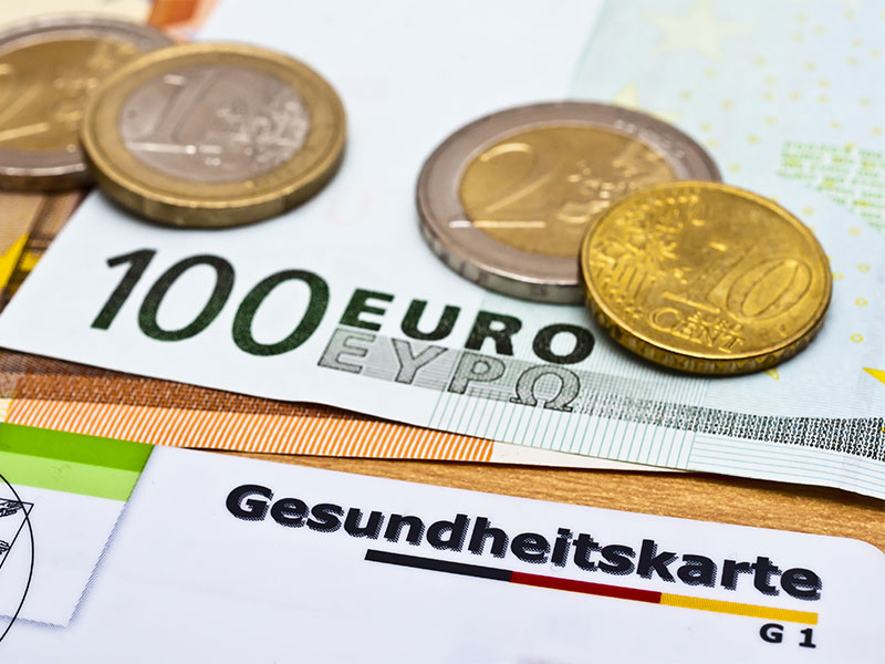 Gesundheitskarte-Geld-122315974-FO-Stockfotos-MG