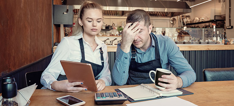 Restaurant-Staff-verzweifelt-288571441-AS-dpVUE-images