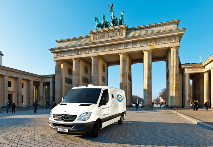 GuW_Transporter_Brandenburger_Tor.jpg