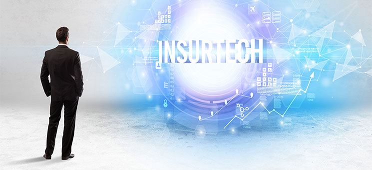 Anzugtraeger-InsurTech-346868407-AS-ra2-studio