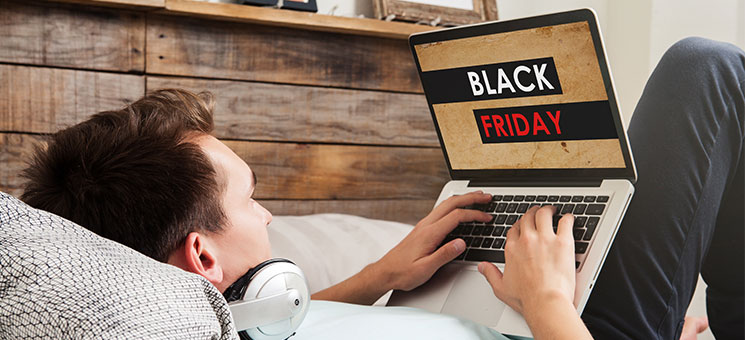 Mann-Laptop-Black-Friday-225499787-AS-daviles