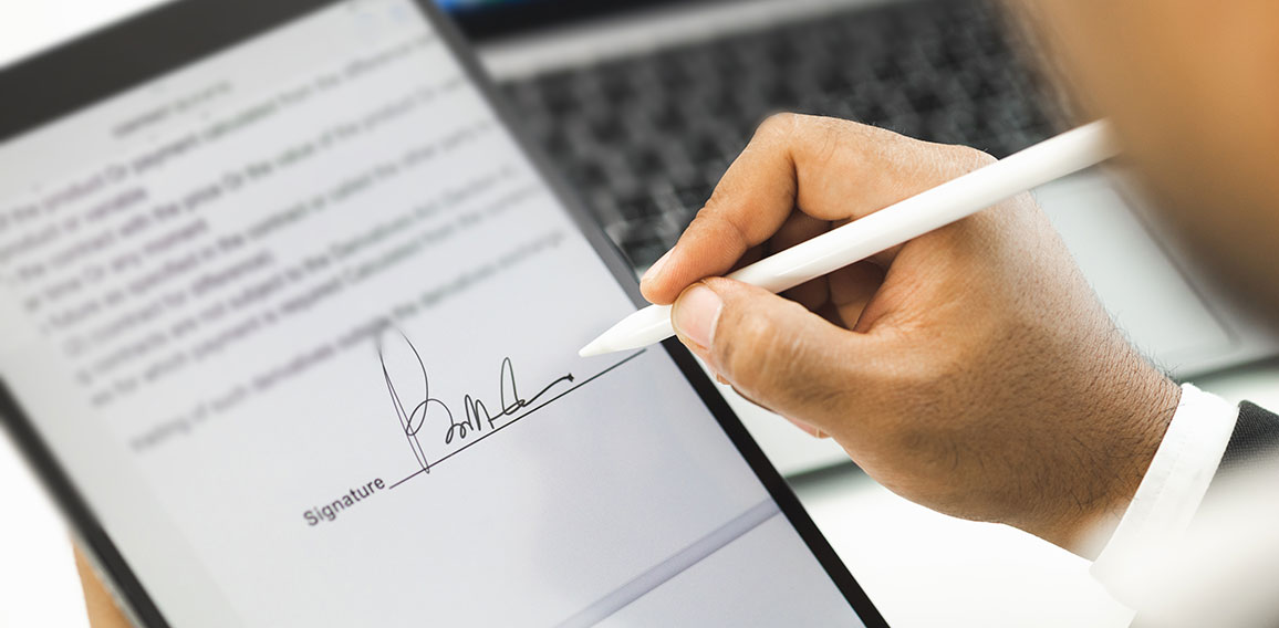 Close up businessman hand electronic Signature on Tablet by Styl