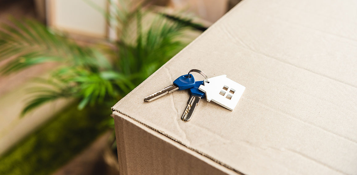 close-up view of keys from new house on cardboard box during rel