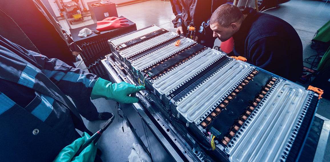 Charging the batteries of the elecric motor. Disassembling the battery of an electric vehicle engine