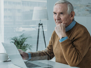 Senior-Laptop-178958010-DP-NatashaFedorova