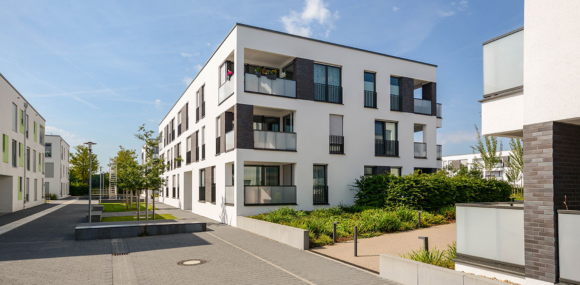 Moderne Neubau Immobilien, Mehrfamilienhäuser in neuer Wohnanla