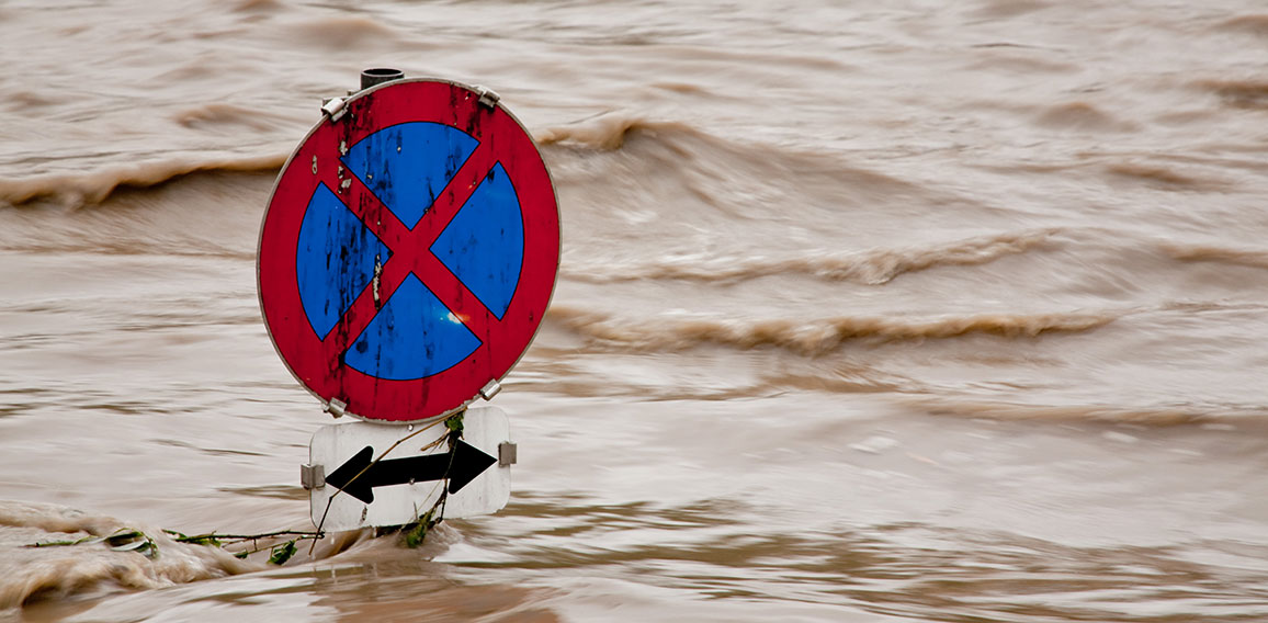 Überflutung bei Hochwasser nach Regen