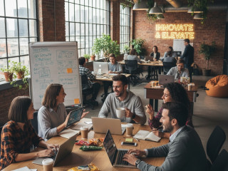 Startup-Team im modernen Loft-Büro bei Strategie-Meeting