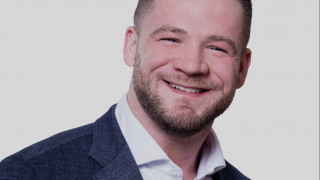 Christian Chlupka startet als Maklerberater beim Berliner Maklerpool aruna. Der Vertriebsexperte bringt Erfahrung aus ERGO, simplesurance, wefox und Münchener Verein mit.