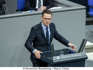 Linnemann begründet den Kurswechsel bei der Informationspflicht damit, dass Beitragssätze entscheidende Informationen für Versicherte seien.